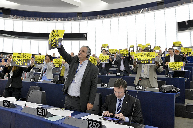 20120704_voting_on_ACTA_084.jpg-950c62ba273e40dd